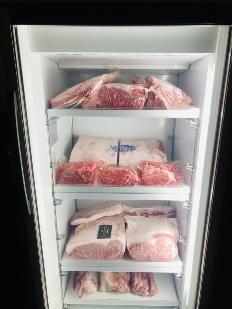 沖縄・那覇のステーキハウス473が獲得した、沖縄初となる神戸牛「優良賞」受賞牛の認定証。東京や神戸の老舗を抑えた、地方個人店の歴史的快挙。